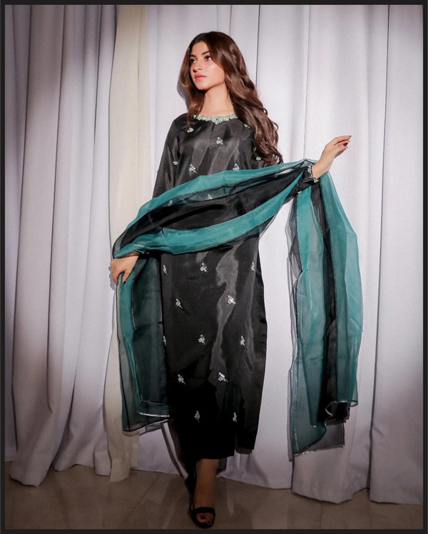 DRESS CODE : ICY-BLACK