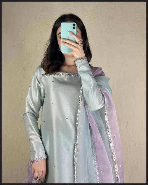 DRESS CODE : GRAY