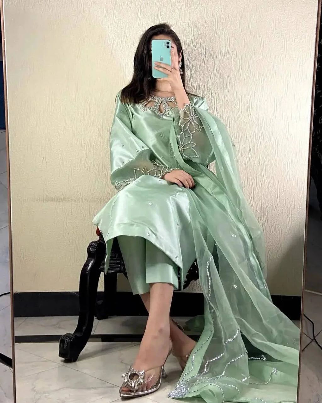 DRESS CODE : PISTA