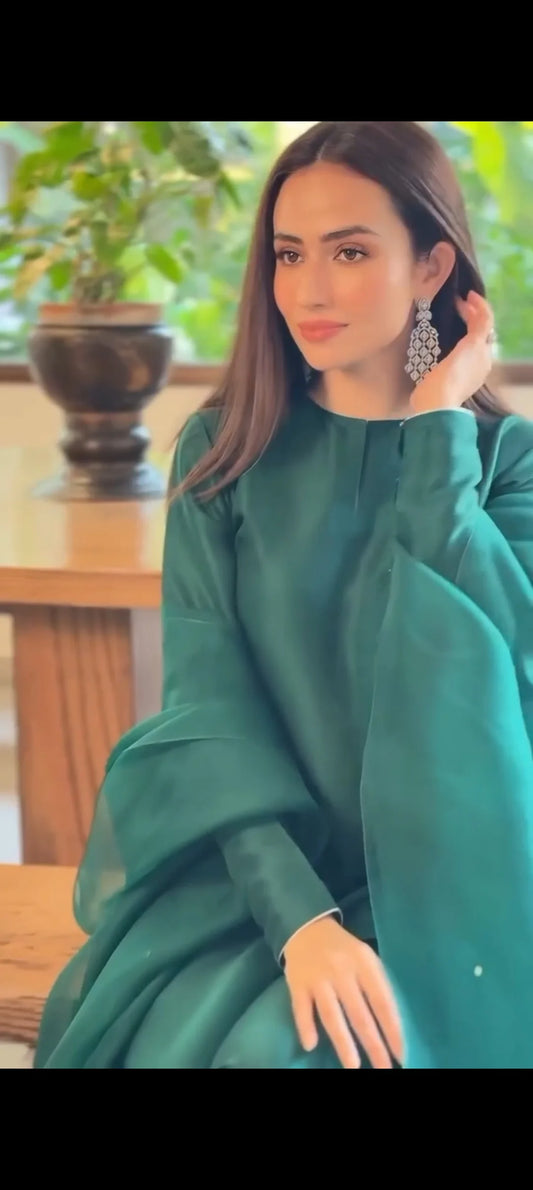 GREEN