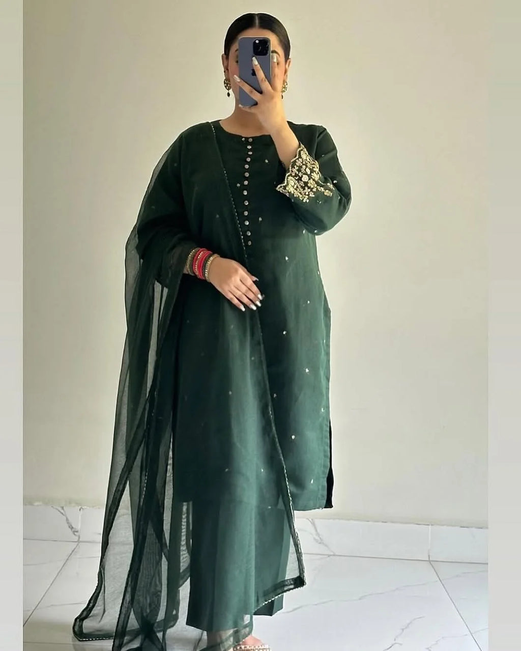 DRESS CODE : GREEN