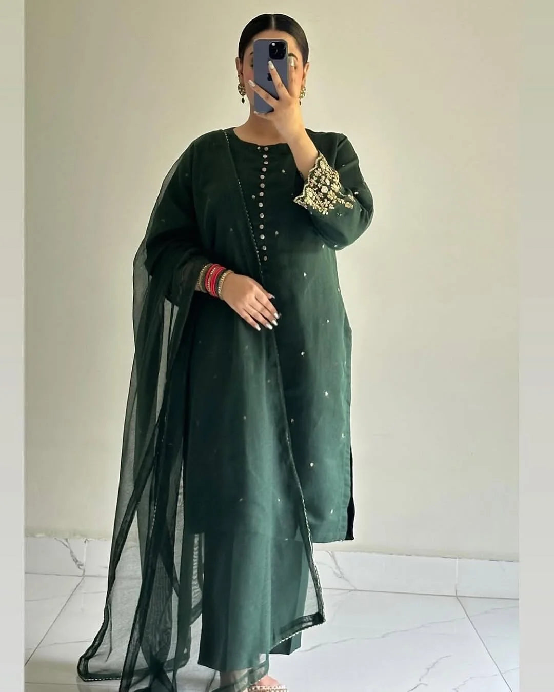 DRESS CODE : GREEN