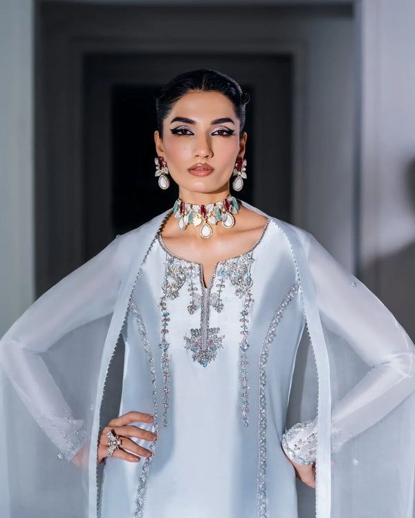 DRESS CODE : ICY-BLUE