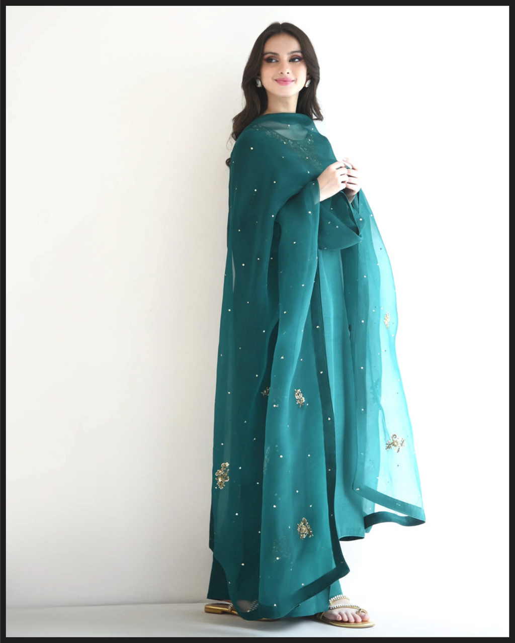 DRESS CODE : OPAL