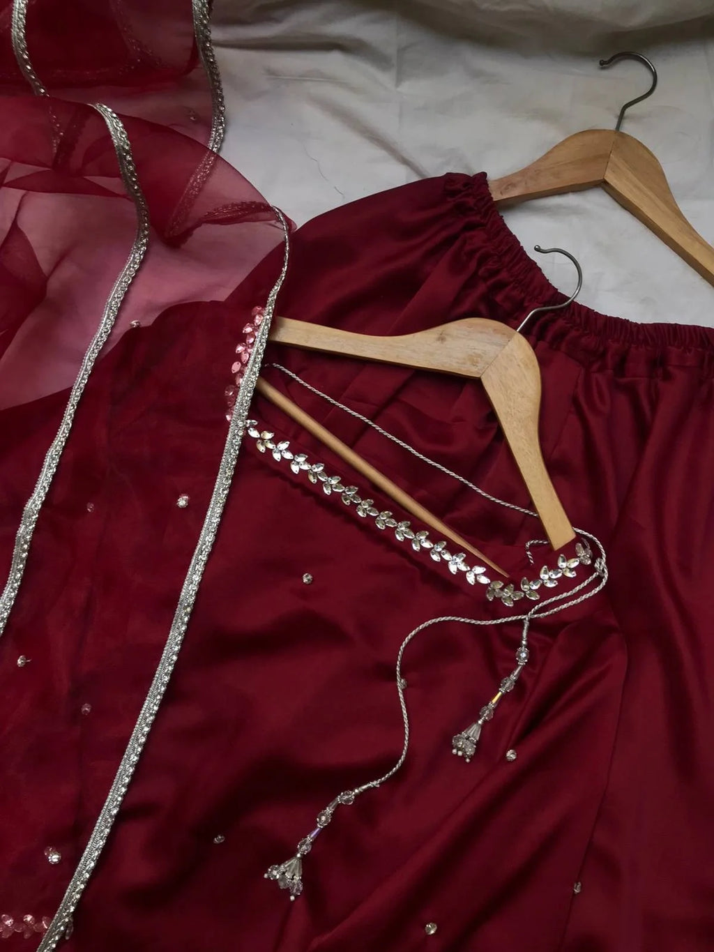 DRESS CODE: MAROON