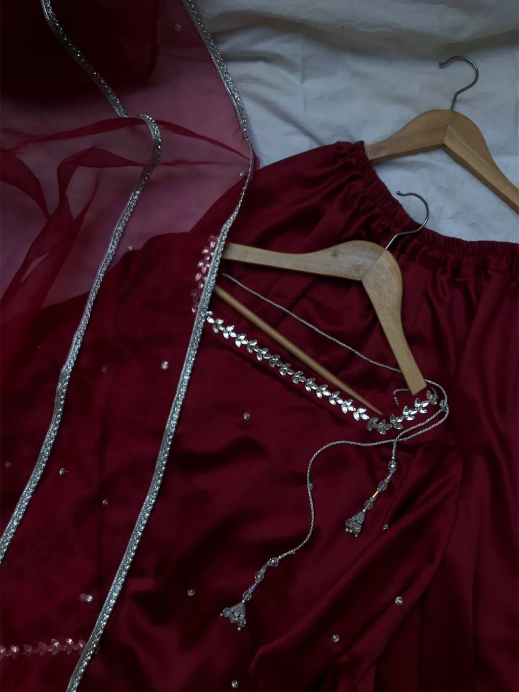 DRESS CODE: MAROON