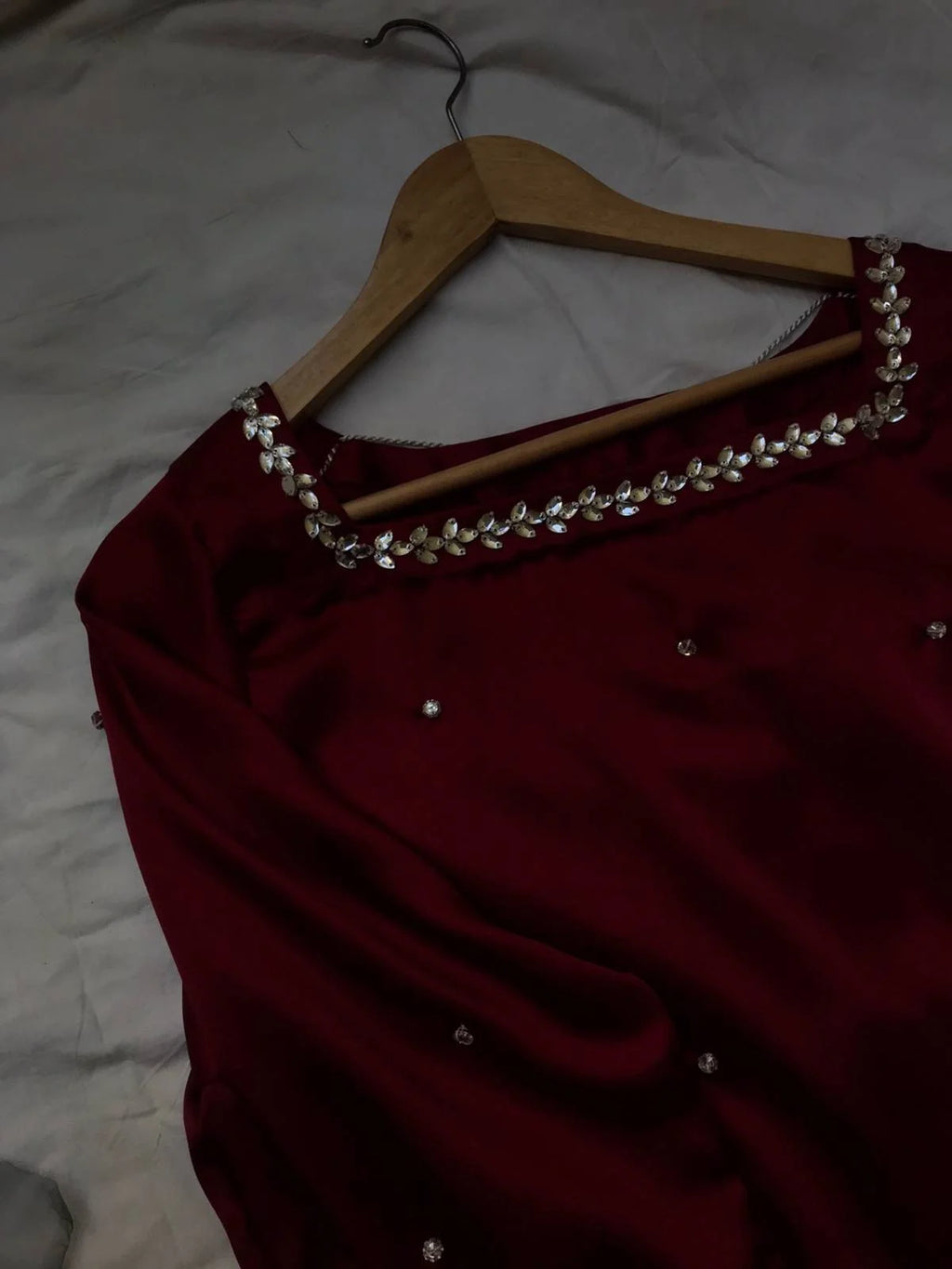 DRESS CODE: MAROON